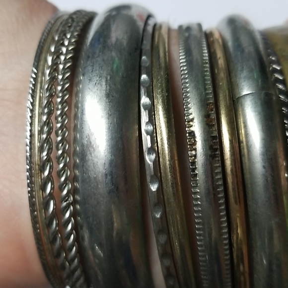 Lot of 17 Metal Gold & Silver Tone Bracelets, Rhinestones, Various Thicknesses - Picture 4 of 9